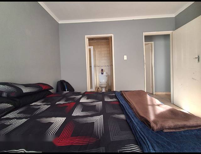 2 BEDROOM TOWNHOUSE FOR SALE IN CASTLEVIEW